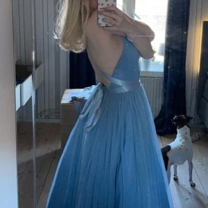 Balklänning - Hur fin balklänning som helst från asos i storleken ”34 tall”. Använd en gång på bal, nyskick ! Nypris 999kr