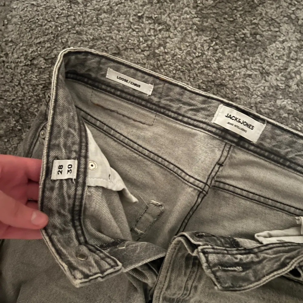 Gråa jeans från Jack & Jones  Skick 9/10 27/30. Jeans & Byxor.