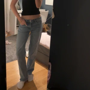 lågmidjade jeans  - jättefina lågmidjade jeans från lager 157, använd 1-2 gånger, passar mig i längden som är 173🩷