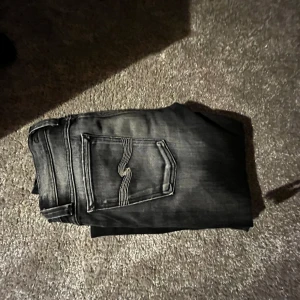 Nudie jeans  - Väldigt fräsha jeans som passar 28 32 fraktar 📦inom 1-3 dagar frakten tar 1-5 arbetsdagar 🤙🏼 fraktar postnord, instabox  