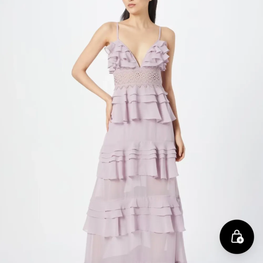 Säljer denna balklänning från true decadence endast använd en gång förra året😊❤️. Klänningar.