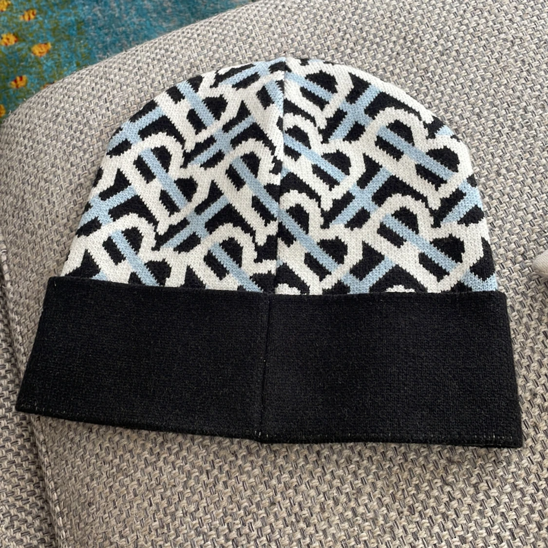 Burbery mössa  - 90