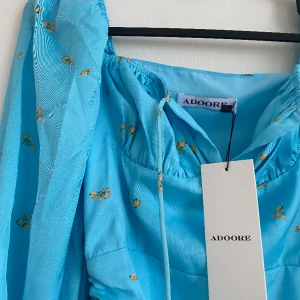 Klänning Adoore helt ny  - Väldigt fin klänning från Adoore, helt ny men tyvärr för liten för mig! Stl. 36🌸