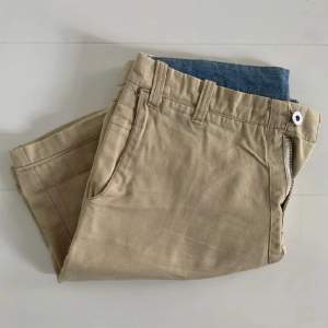 Chino shorts size S. Measurements: Waist 42cm - Outseam 49cm - Inseam 24cm - Leg opening 25cm