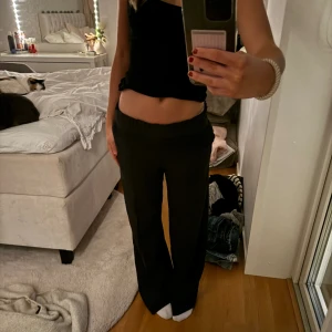 Tygbyxor - Säljer dessa så fina kostymliknande tygbyxorna från hm med låg midja. 💞