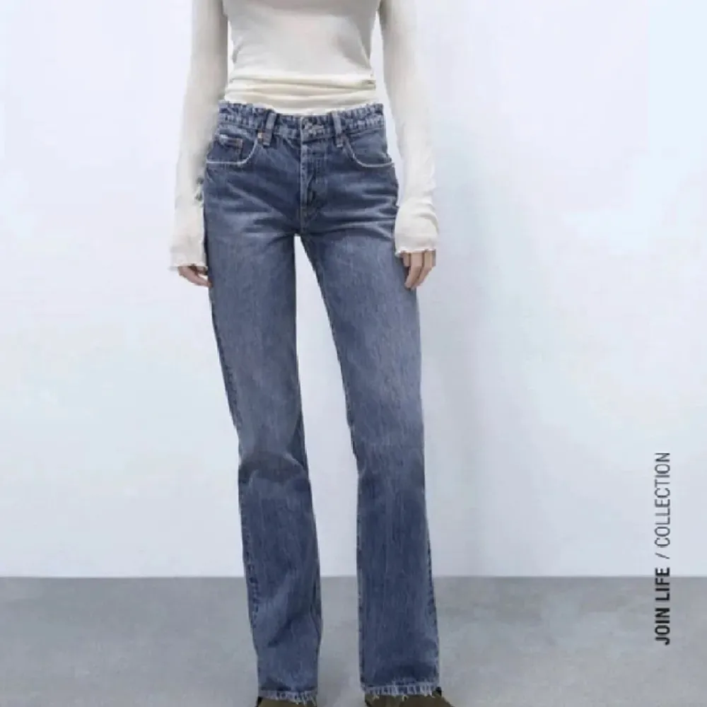 Jättefina knappt använda mid Rise jeans från zara . Jeans & Byxor.