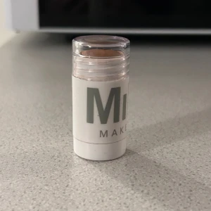 Milk bronzer  - Shade- baked  Used 3-4 times, in good condition  Open for price suggestions