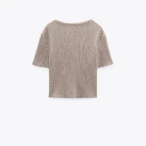 Zara tröja - Aldrig använd därmed som ny. Går inte att köpa längre. Nypris 329kr💞