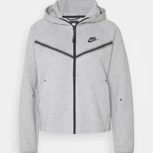 Nike teech kofta - Nike teech kofta  Nypris 1200kr