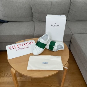 Valentino open  - Säljer nu dessa extremt snygga valentino opens då de inte passade  Endast provade  Pris kan diskuteras 