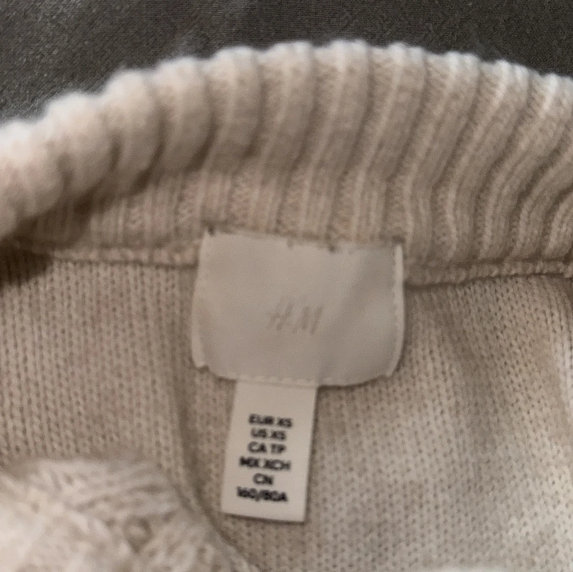 Beige stickad tröja - 91