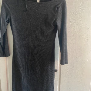 Trekvartärm klänning - Storlek M , bra skick.