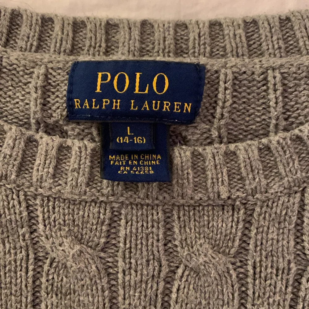 Säljer min Ralph Lauren tröja i storlek xs. Eftersom den blev för lite i höstas och har bara tagit utrymme i min garderob. Endast använd ett fåtal gånger. Om du undrar något är det bara att fråga. Tröjor & Koftor.