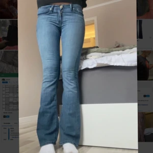 Lowwaist bootcut jeans - Snygga Lowwaist bootcut jeans😻midjemått: 37cm innerbenslängd: 81cm💗💗