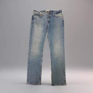 Ljusblå Jack & Jones jeans använda 2-3 ggr men hade köpt fel modell o därför till salu, Slim Fit W31 L32, Skriv vid intresse! 😊