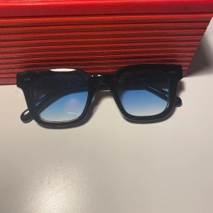 Chimi black 04 - Ett par chimis black 04 i nyskick! Finns inget tecken på användning och perfekt nu t sommaren.   Bara höra av dig om du har frågor!