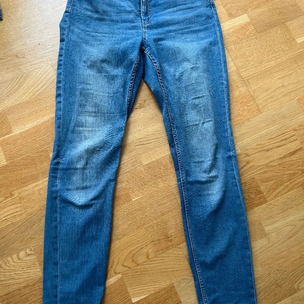 Jättefint skick, sparsamt använda! Stl 40. Jeans & Byxor.