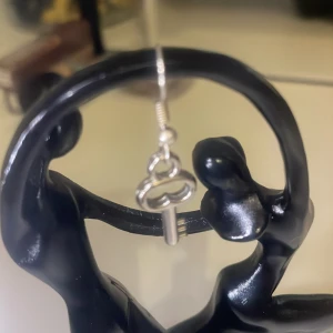 Silver örhänge💙🦋 - Så fint örhänge som jag tillverkat själv❤️