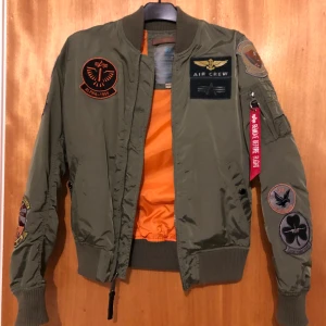 Alpha Industies Bomber jacka - Nyskick  Använd 1gång  Storlek M