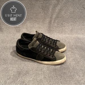 Philippe Model skor - Tja! Säljer nu dessa as feta Philippe model skor i grymt skick! Storlek 44 men sitter mer som 43. Hör av dig vid frågor eller funderingar!