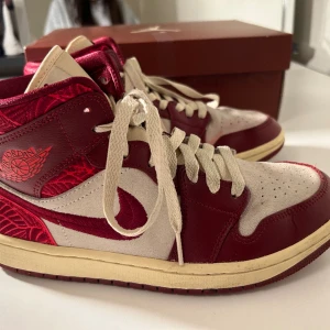Nike AIR JORDAN 1MID SE  - Comes with brand box  