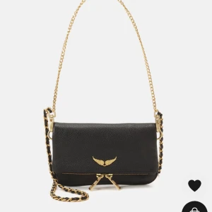 Zadig väska  - Knappt använd och som ny, inga defekter alls, köpt för 2800 i sommras, säljer då den inte kommer till användning❤️ Skriv för minsta fundering eller fler bilder