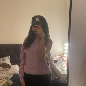 En lila stickad tröja - Söt lila enärmad Stickad tröja 