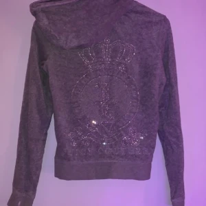 Juicy Couture kofta - Juicy Couture kofta, märkt i stl L men passar S/M🫶