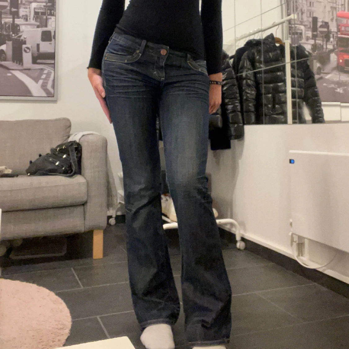 Lådmidjade utsvängda jeans