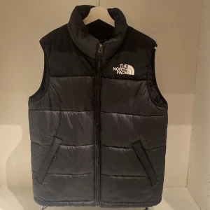 North face puffer väst - Storlek M i nyskick!