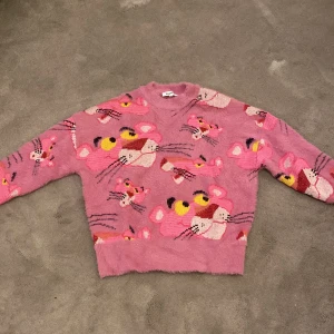 Pink panther tröja - Söt, nyskick tröja från Desigual. Den ör aldrig använd. Ställ gärna frågor 