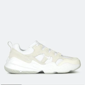 Nike tech Hera skor dam - Säljer dessa fina skor. Dem är helt nya i orginalförpackning. Färgen är exakt som på bild och aldrig använda. Hör av er för flera bilder om hur de sitter på :) Pris: 750