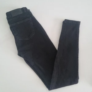 Fitjeans - Använda en gång, passar xs-medium beroende på midjemått 🥰