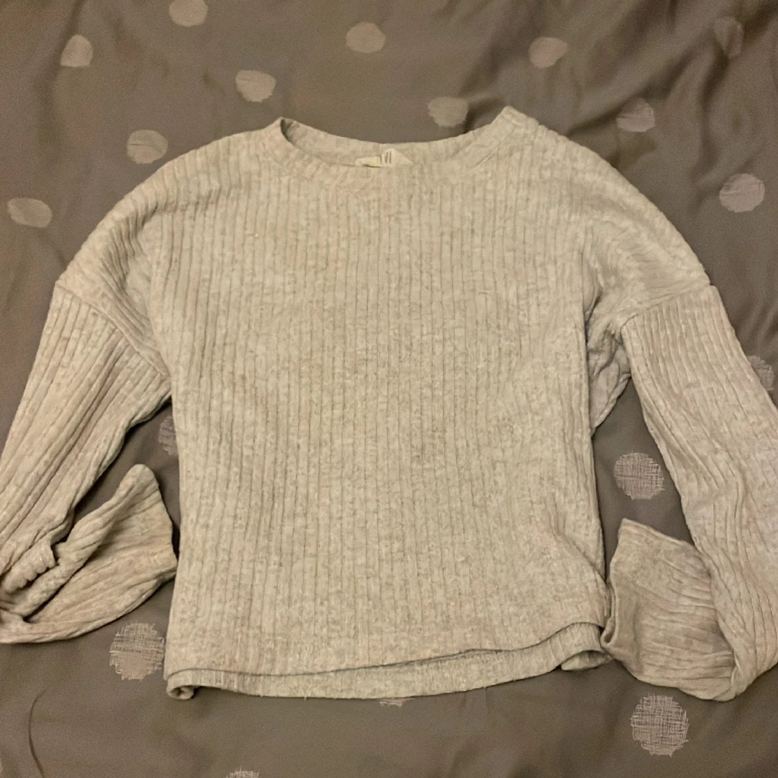 Grå ribbad basic tröja