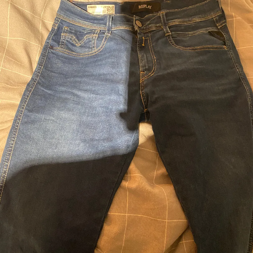 Säljer mina Replay jeans då jag inte använder dem längre, inga problem med dem knappt använda! Möts upp i Gbg och pris kan diskuteras . Jeans & Byxor.