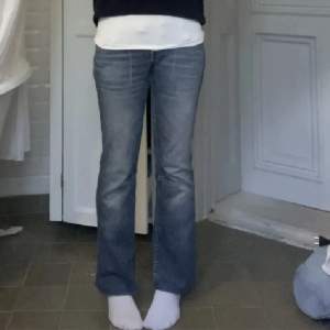 Fina bootcut jeans i storlek 30-34. Fråga för mer bilder