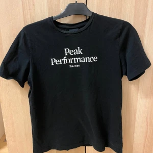 Peak performance t-shirt - Bra skick, pris kan diskuteras, storleken passar som M 