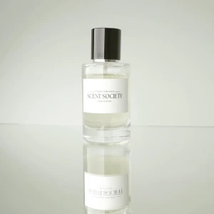 Parfym - 1 för 300, 2 för 500. Kolla på hemsidan för att läsa mer om vilka dofter som finns. Www.scentsoceity.se. Skickas samma dag. Inspirerade av kända dofter. Nypris mellan 2000-5000 kr. 