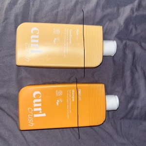 Schampoo och balsam curly - Säljer dom här för hittade ett par som passade mig bättre❤️har dragit ett sträck så mycket är de kvar i produkten💖köptes för 500 tsm🥰  Ni kan söka på produkten om ni vill veta mera om produkten❤️ annars kan ni bara höra av er till mig😍