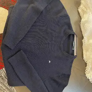 Säljer min fina sweater från J.Lindeberg. Storlek medium. 100% merinoull. Fint skick!