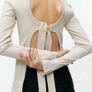 Arket tröja - Arket tröja med öppen rygg! Aldrig använd!