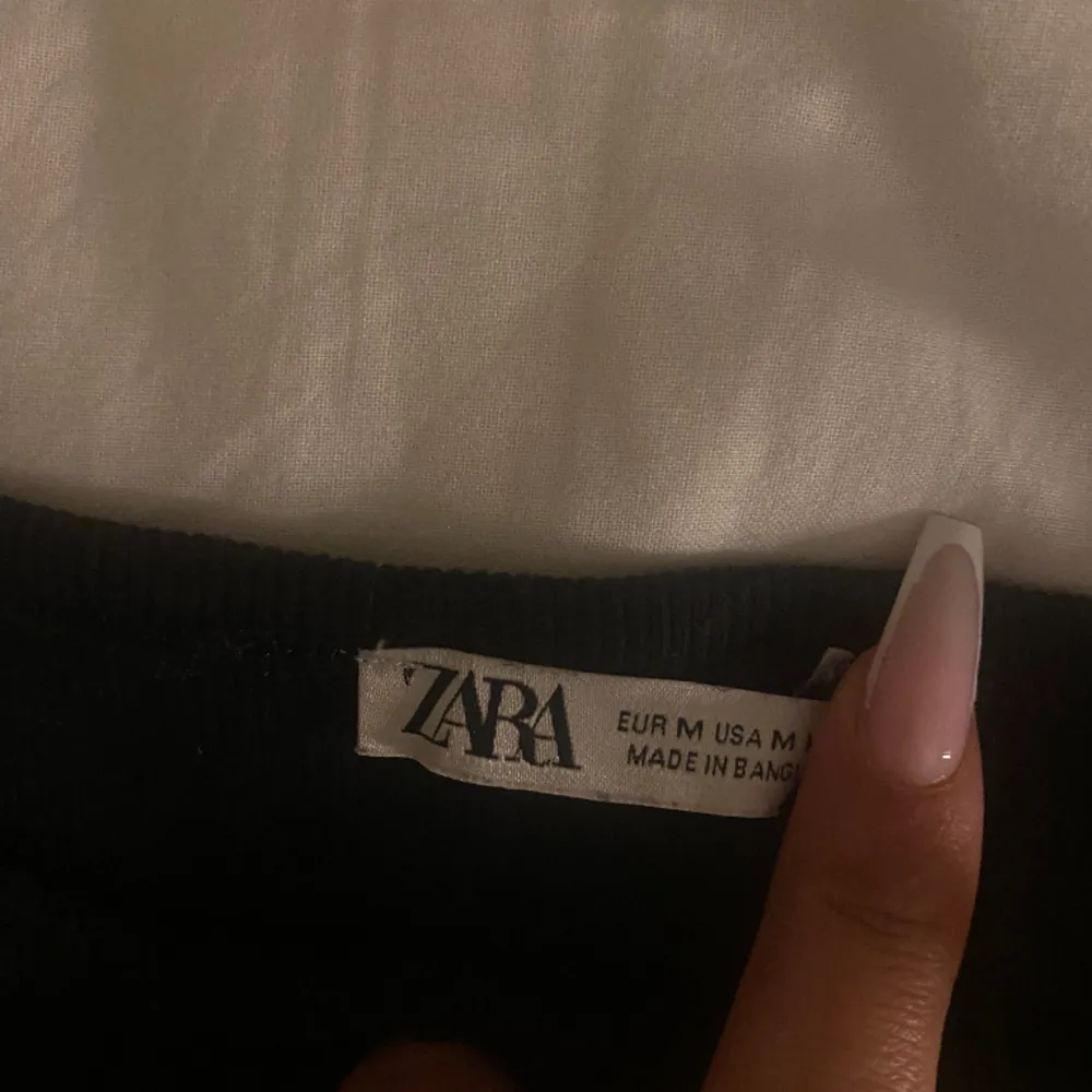 Säljer min klänning ifrån Zara då jag aldrig använt den💞. Klänningar.
