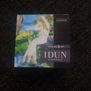 Idun minerals puder foundation Freja - Oanvänd Idun minerals puder foundation Freja 006. Warm light SPF15 Ord pris 329-355kr