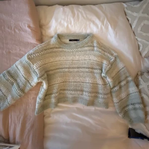 VERO MODA KOFTA! - Super snygg stor mysig kofta från vero moda! Passar till många outfits! Hör av dig om du vill ha fler bilder!🫶❤️