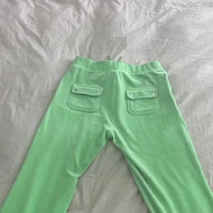 Juicy couture - Säljer mina juicy byxor för att jag inte använder dom, använda ca 3 ggr och är i väldigt fint skick 