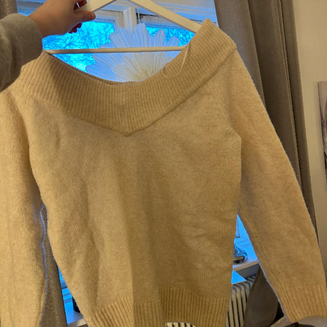 Off shoulder stickad - 90