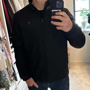 Tommy hilfiger jacka - Galet fet Tommy hilfiger jacka nu för vintern! 9/10 skick, storlek M!