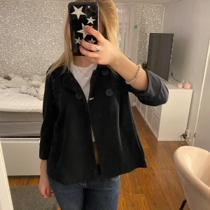 Trekvartsärmad kofta - Supersöt trekvartsärmad kofta med knappar💕