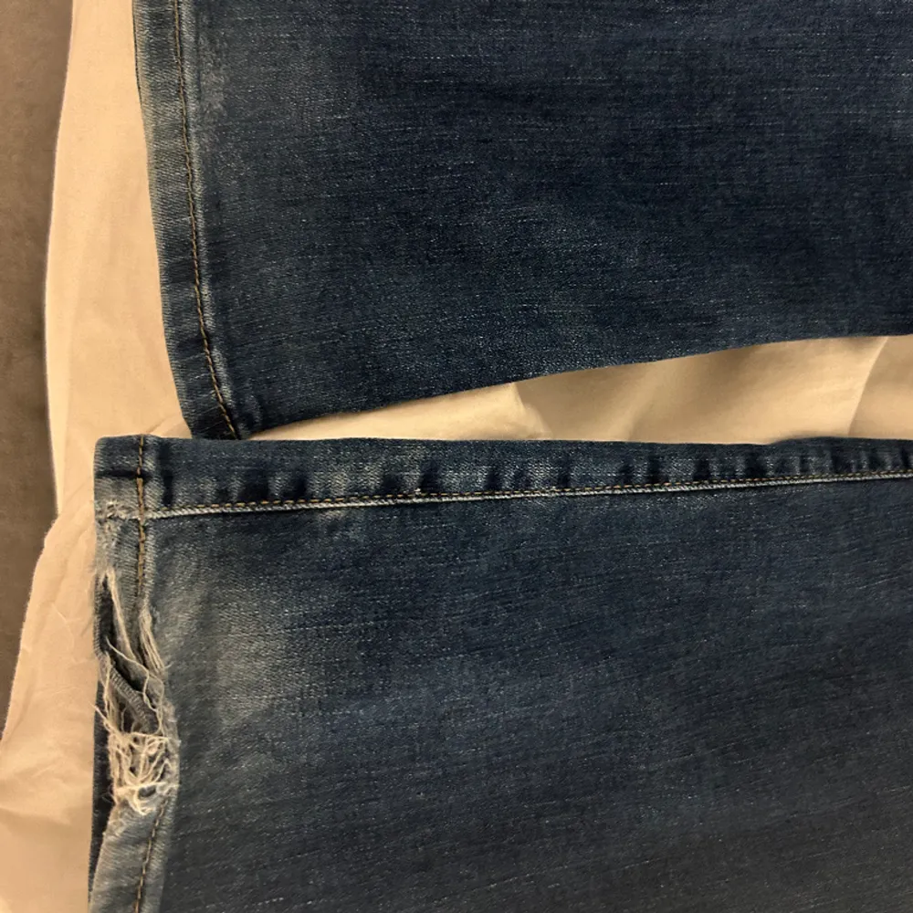 Lågmidjade Ltb jeans i modellen valerie, de är i superfint skick förutom att de är lite nedtrampade vid benen, se bild (jag är 171) 🩷skriv vid frågor eller om du vill ha mer bilder. . Jeans & Byxor.