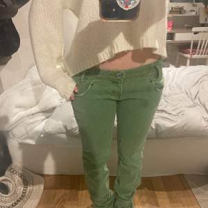 Jättesnygga jeans i grön färg💙 superbra skick 